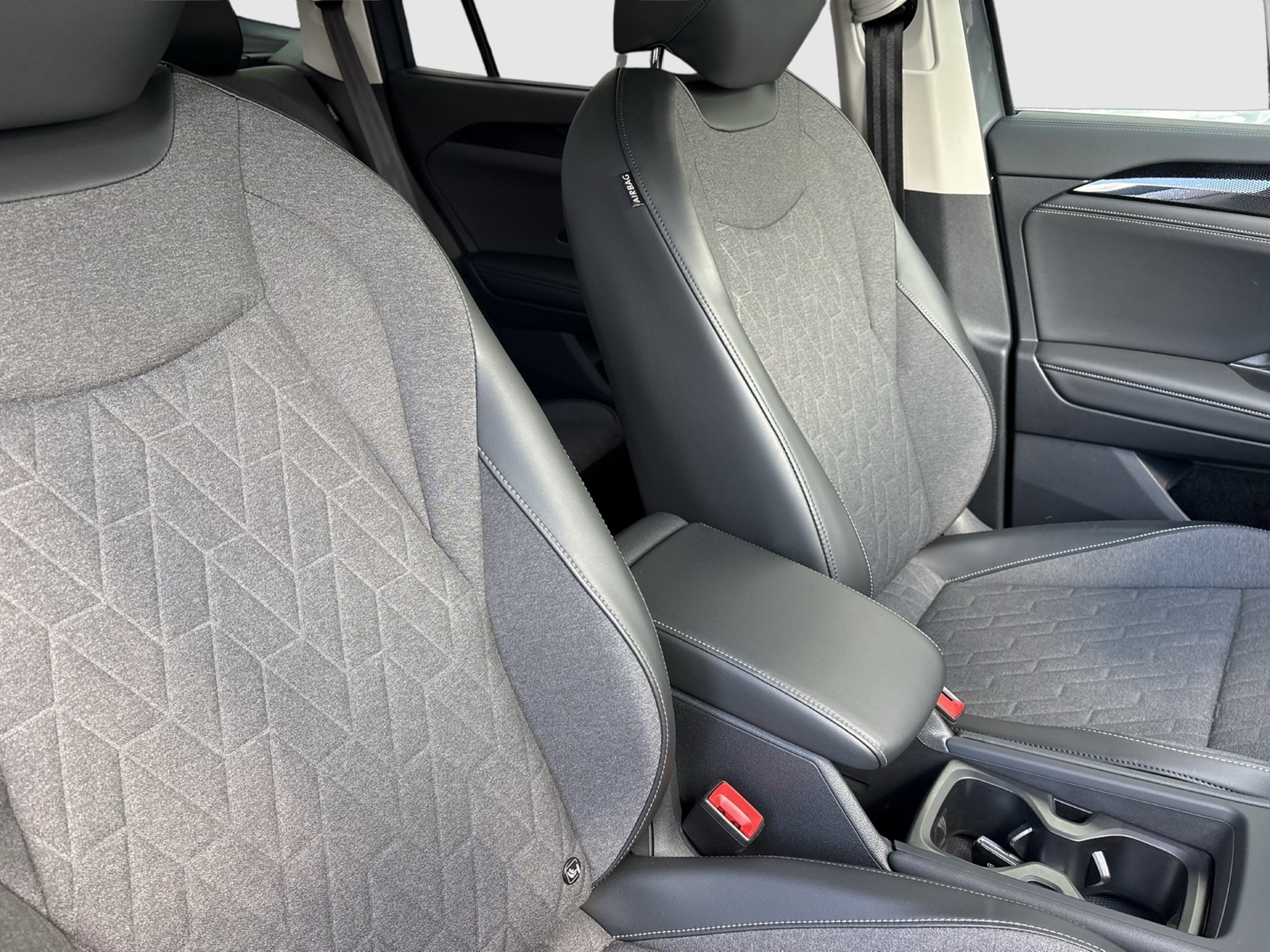 Volkswagen Tayron 2.0 LIFE 4X4 AHK KAMERA ACC
