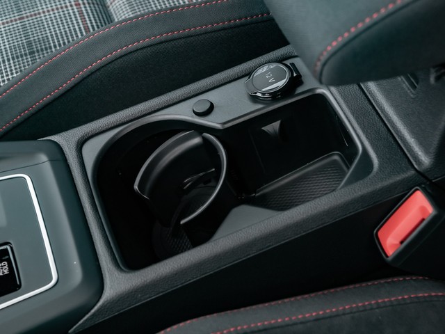 Volkswagen Golf 2.0 GTI Clubsport ALU19 H.KARDON PANO BLACK