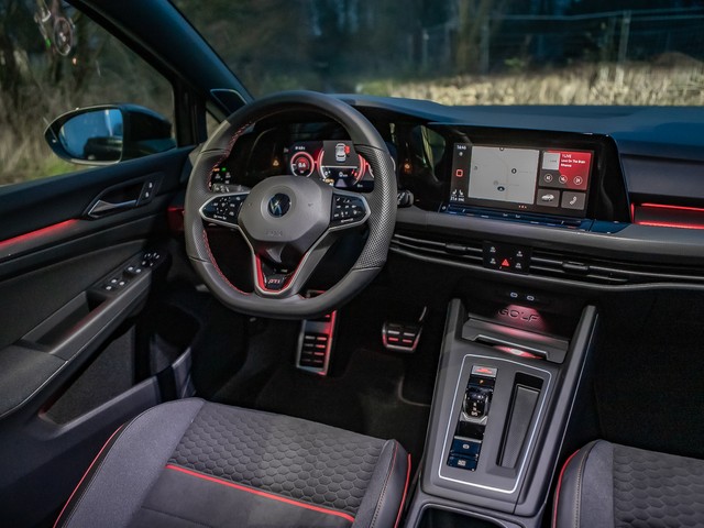 Volkswagen Golf 2.0 GTI Clubsport ALU19 H.KARDON PANO BLACK