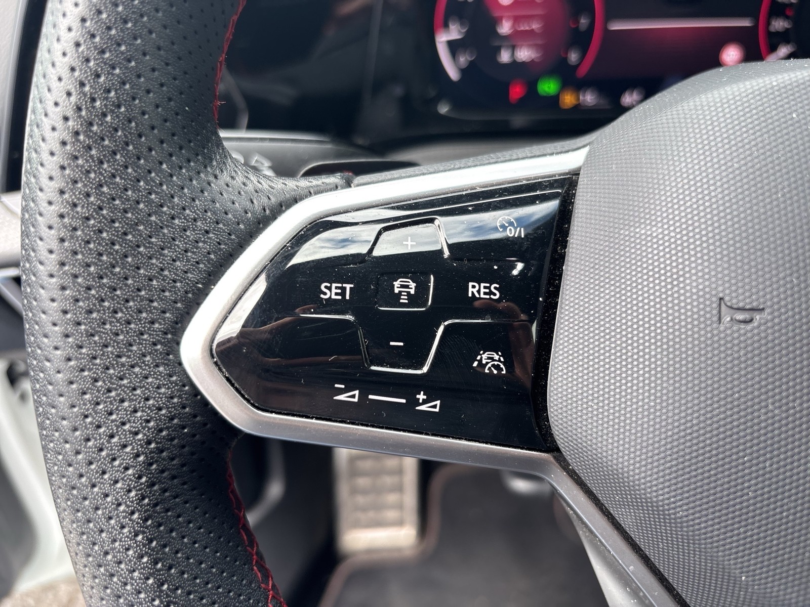 Volkswagen Golf 2.0 GTI PANO ALU19 MATRIX H.KARDON