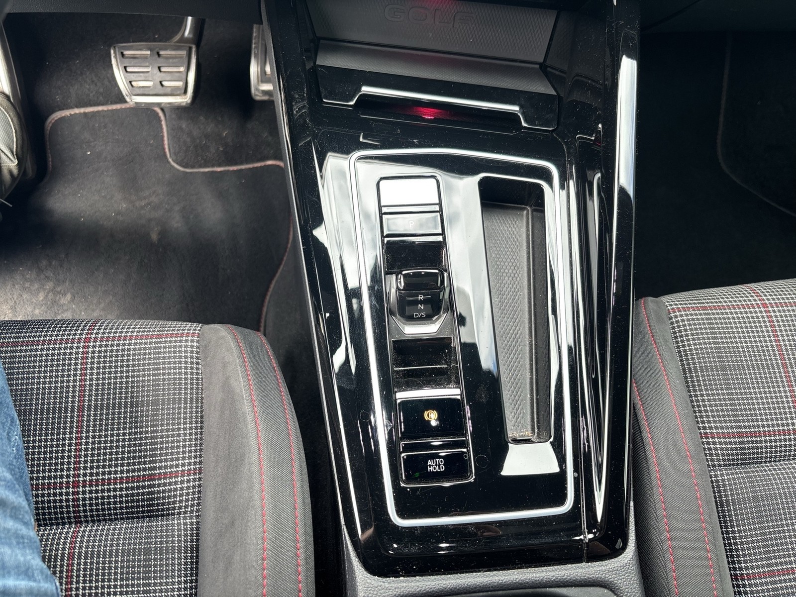 Volkswagen Golf 2.0 GTI PANO ALU19 MATRIX H.KARDON