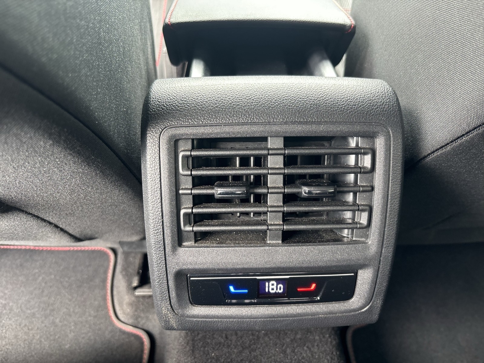 Volkswagen Golf 2.0 GTI PANO ALU19 MATRIX H.KARDON