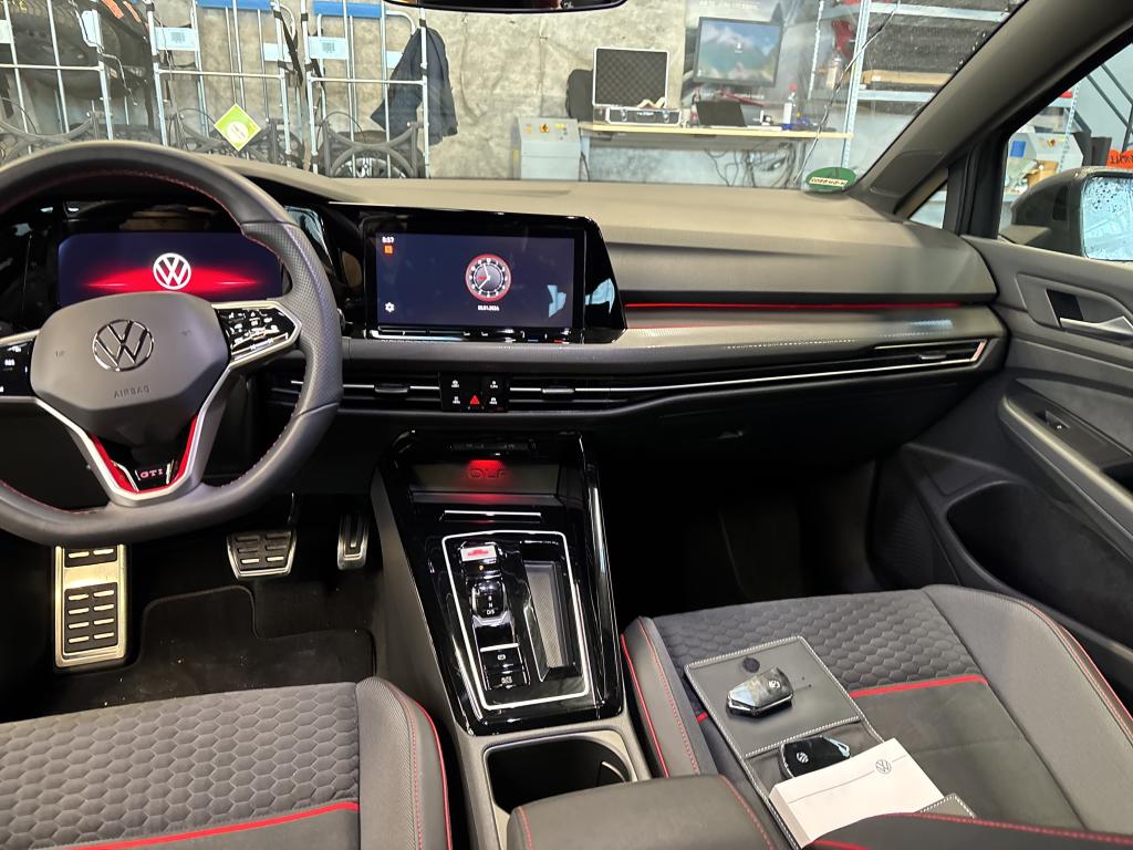 Volkswagen Golf VIII 2.0 GTI CLUBSPORT LM18 CARPLAY LED+