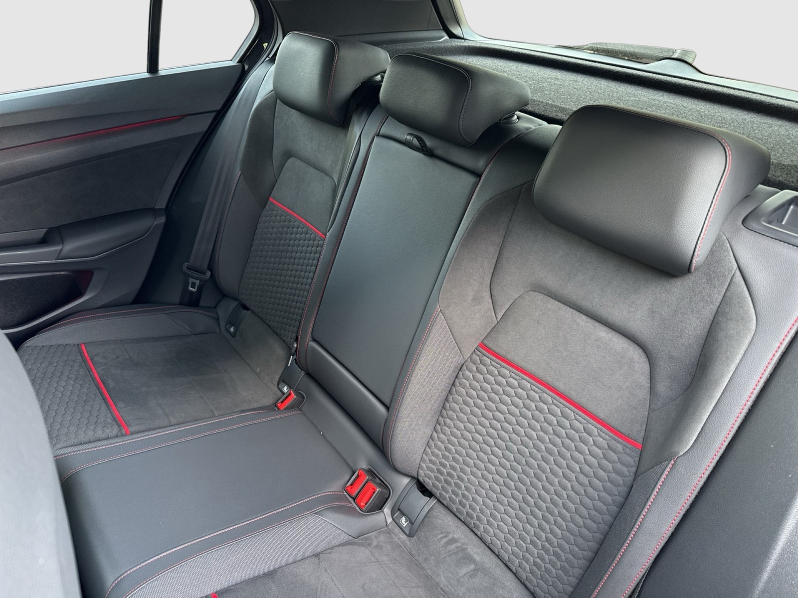 Volkswagen Golf VIII 2.0 GTI CLUBSPORT LM18 CARPLAY LED+