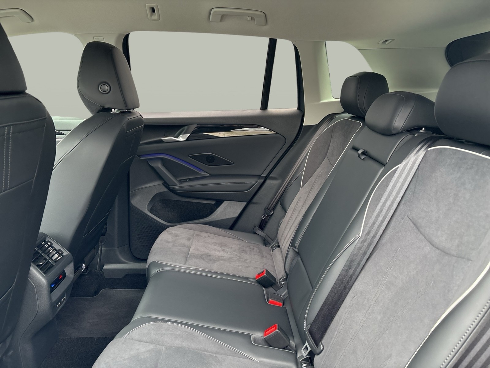 Volkswagen Tiguan 2.0 ELEGANCE 4X4 AHK 360CAM ACC LM18 NAVI