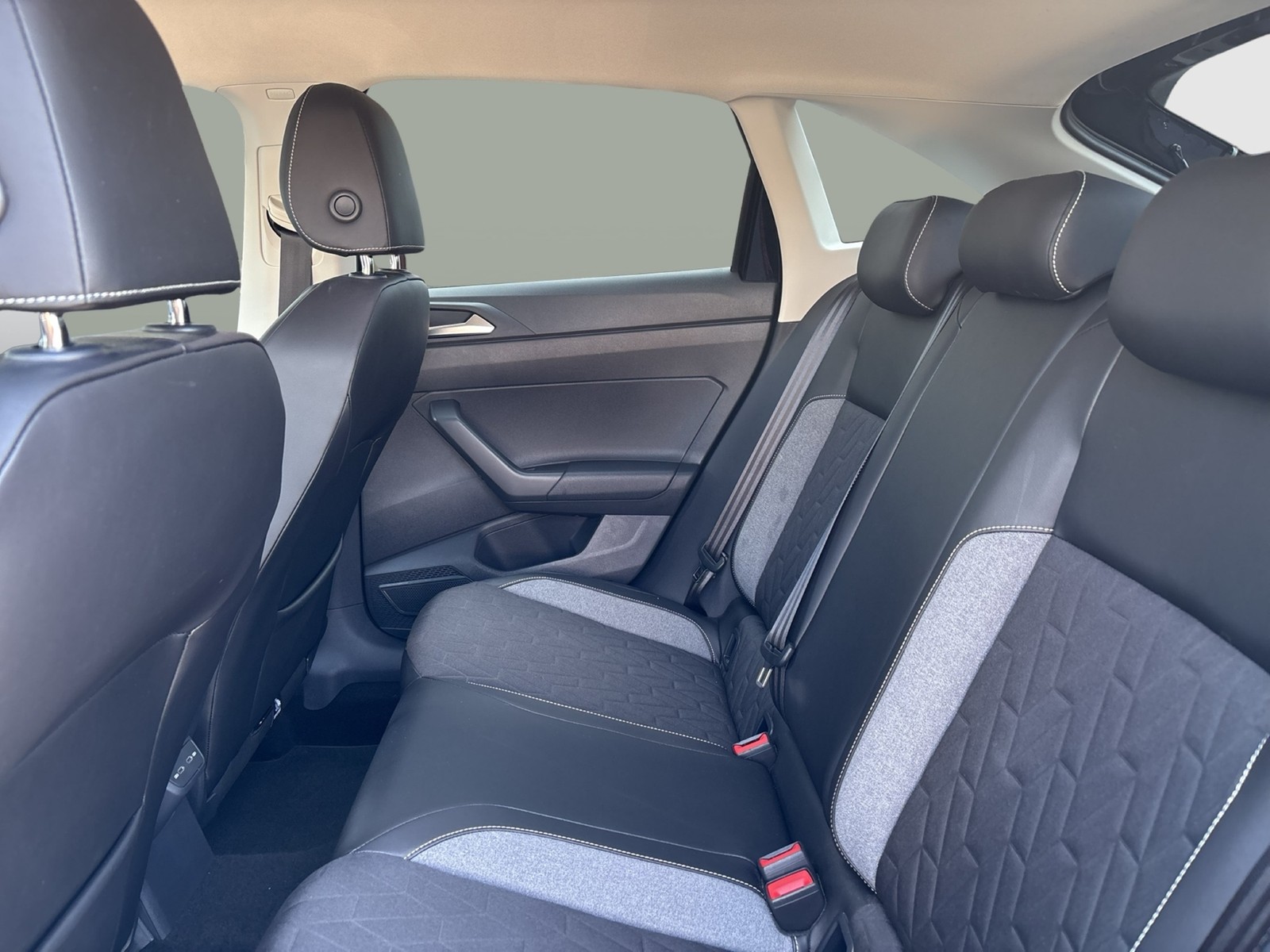Volkswagen Taigo 1.5 GOAL CAM ACC LM17 NAVI CARPLAY SITZHZ.