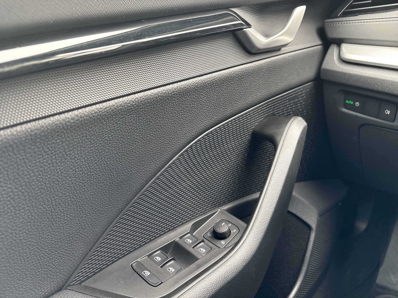 Skoda Octavia Combi 1.5 e-TEC SELECTION CARPLAY LM17