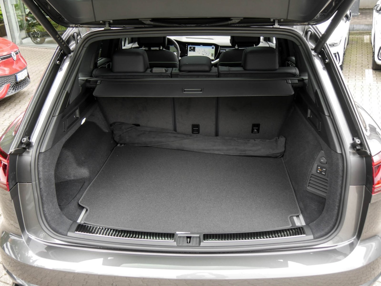 Volkswagen Touareg V6 3.0 TDI 4MOTION R-LINE BLACKSTYLE DYNAUDIO PANO LM22