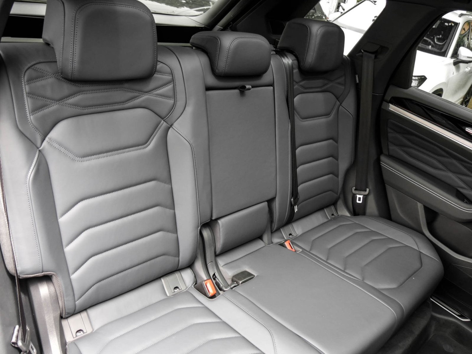 Volkswagen Touareg V6 3.0 TDI 4MOTION R-LINE BLACKSTYLE DYNAUDIO PANO LM22