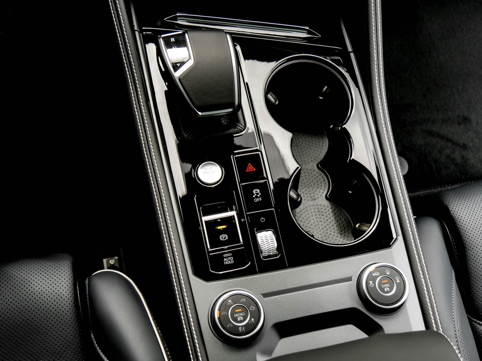 Volkswagen Touareg V6 3.0 TDI 4MOTION R-LINE BLACKSTYLE DYNAUDIO PANO LM22