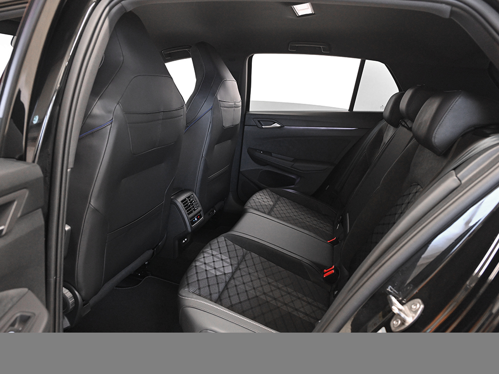 Volkswagen Golf 1.5 eTSI R-LINE DSG HÜLPERT BLACK EDITION