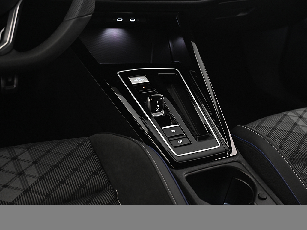 Volkswagen Golf 1.5 eTSI R-LINE DSG HÜLPERT BLACK EDITION