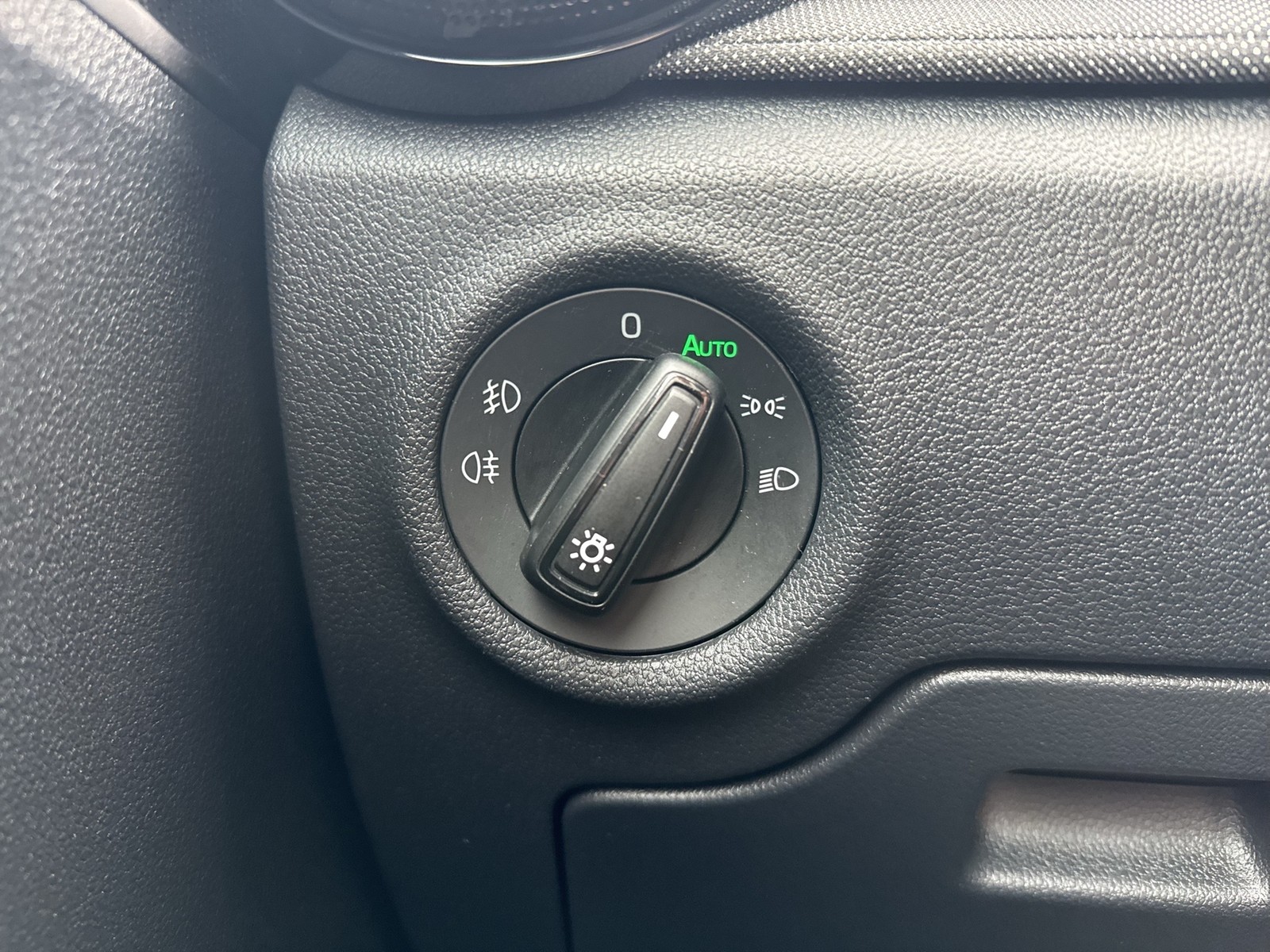 Skoda Fabia 1.5 TOUR CAM ACC NAVI ALU CARPLAY SITZHEIZ