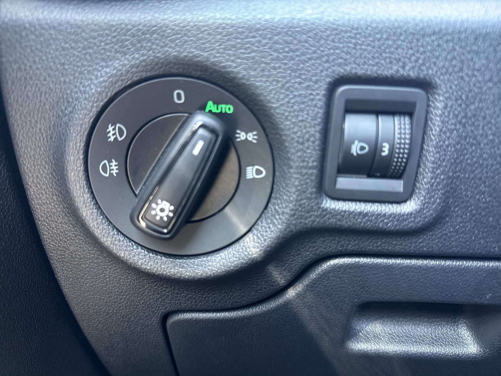 Skoda Fabia 1.0 EINPARKHILFE BLUETOOTH LED DAB KLIMA