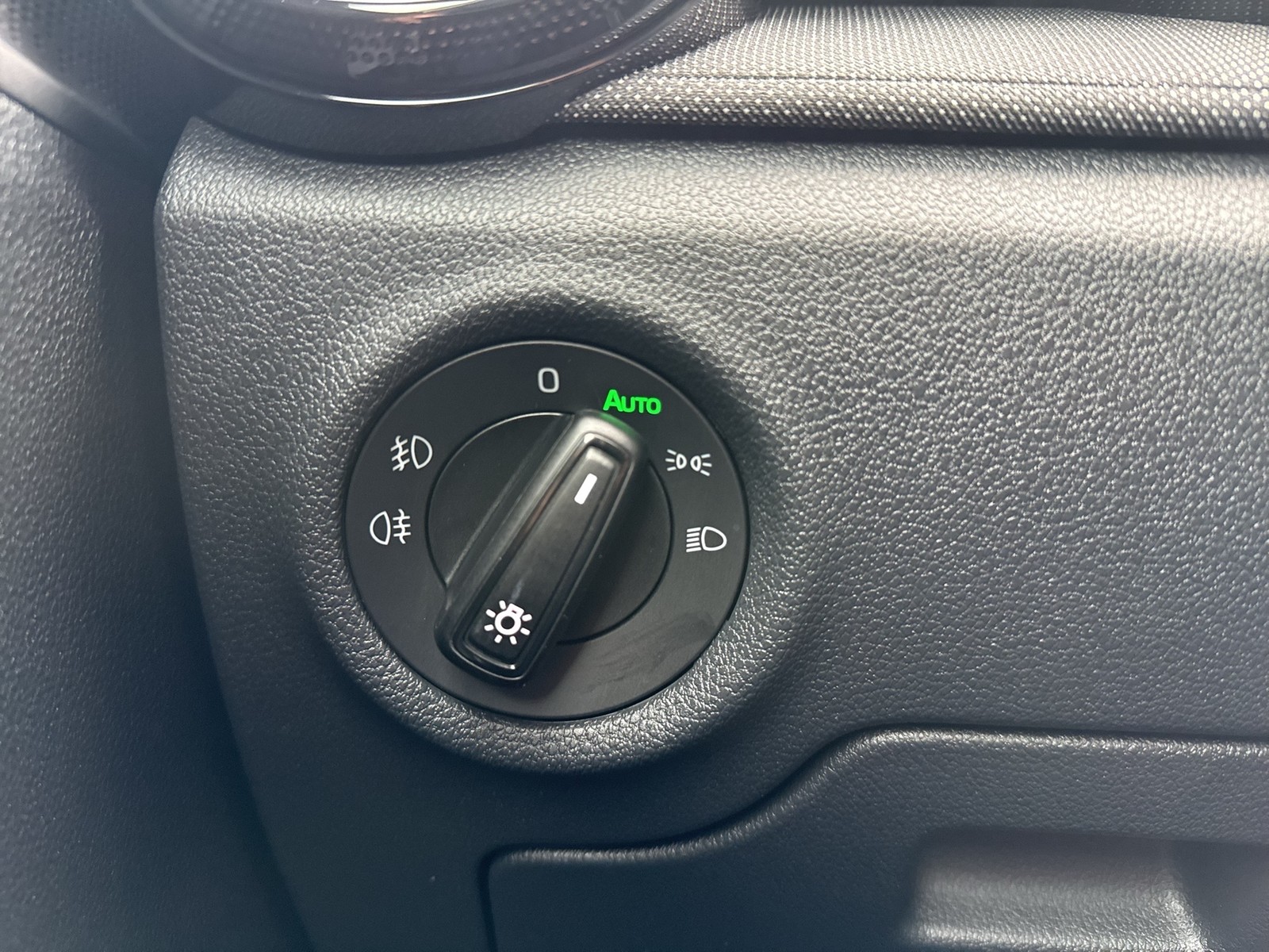 Skoda Fabia 1.5 TOUR CAM ACC NAVI ALU CARPLAY SITZHEIZ
