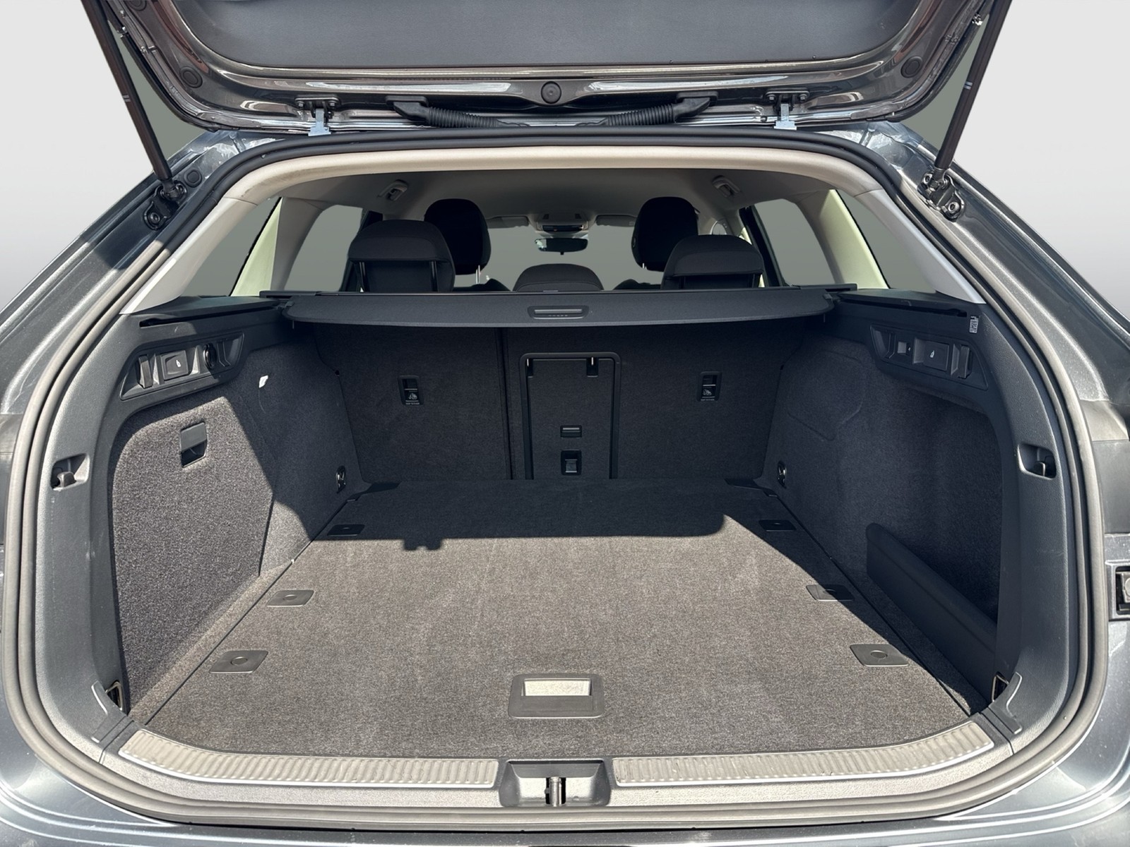 Skoda Superb Combi 2.0 AHK CAM ACC NAVI ALU CARPLAY