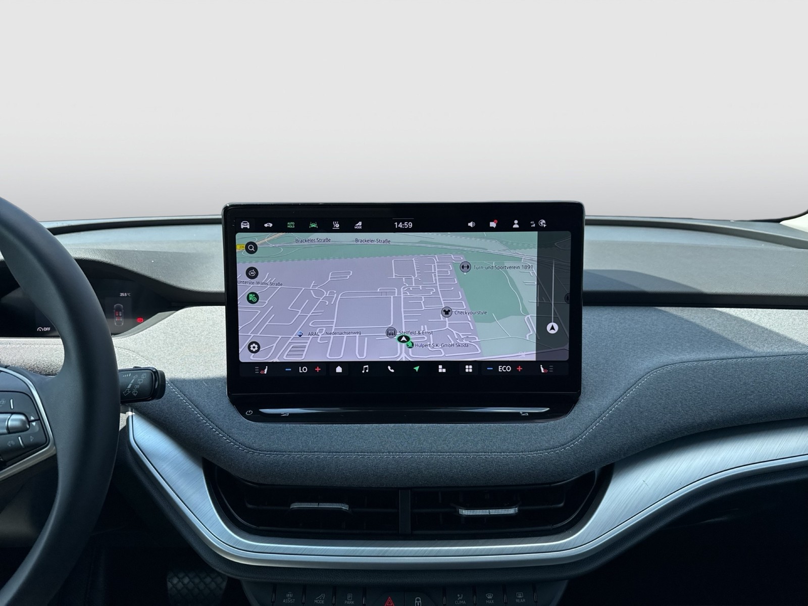 Skoda Enyaq 85 LOFT WÄRMEPUMPE PANO AHK CAM ACC LM20