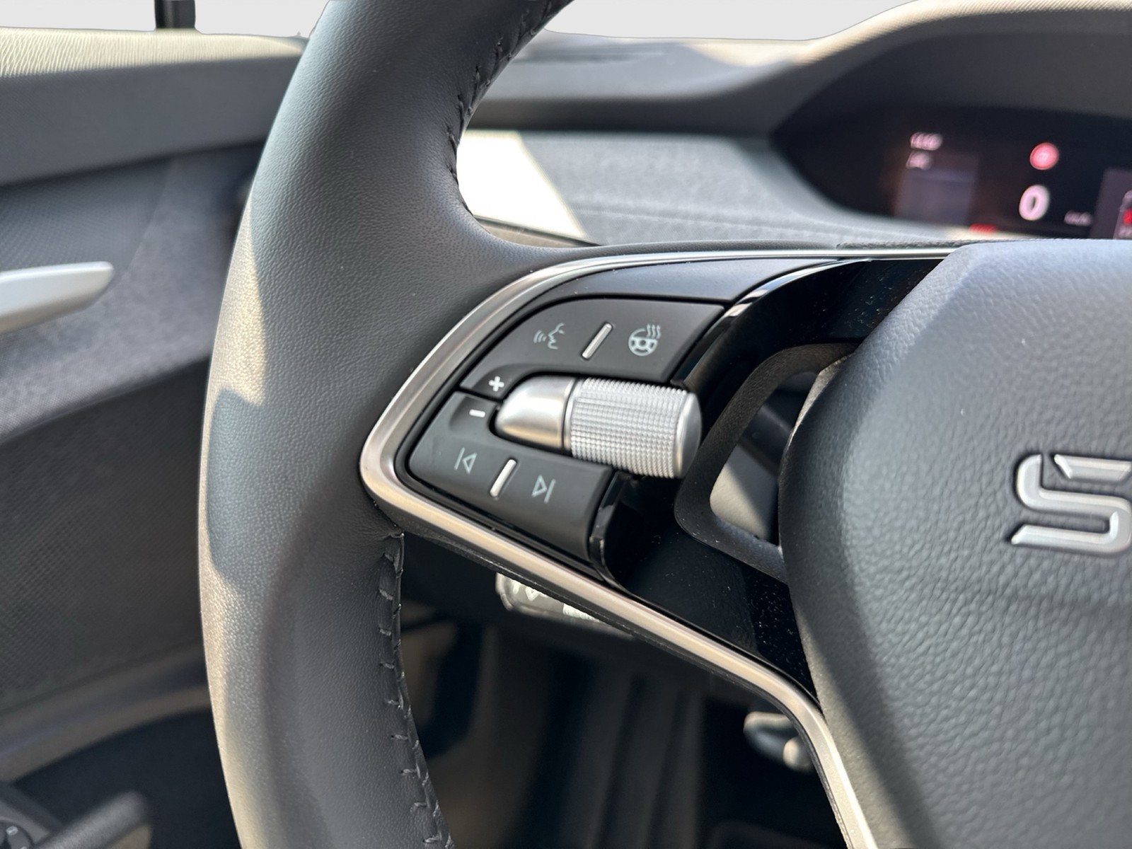 Skoda Enyaq 85 LOFT WÄRMEPUMPE PANO AHK CAM ACC LM20