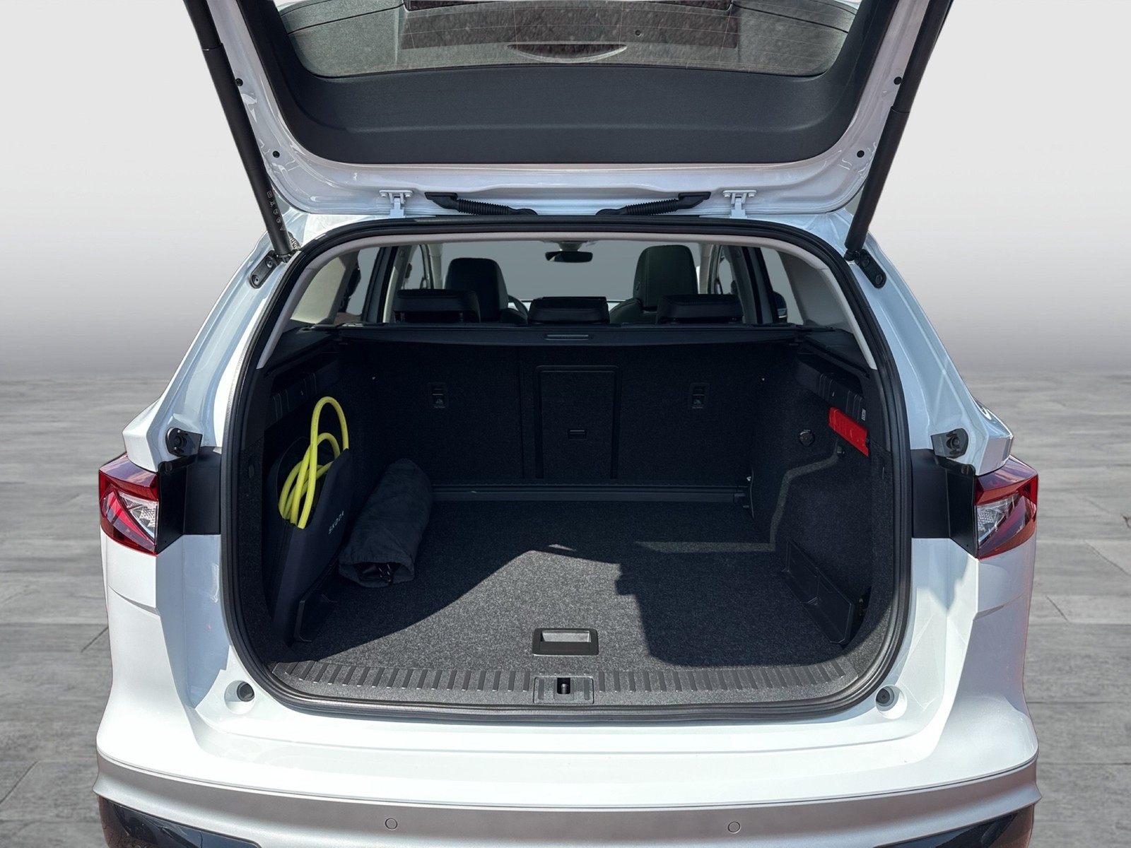 Skoda Enyaq 85 LOFT WÄRMEPUMPE PANO AHK CAM ACC LM20