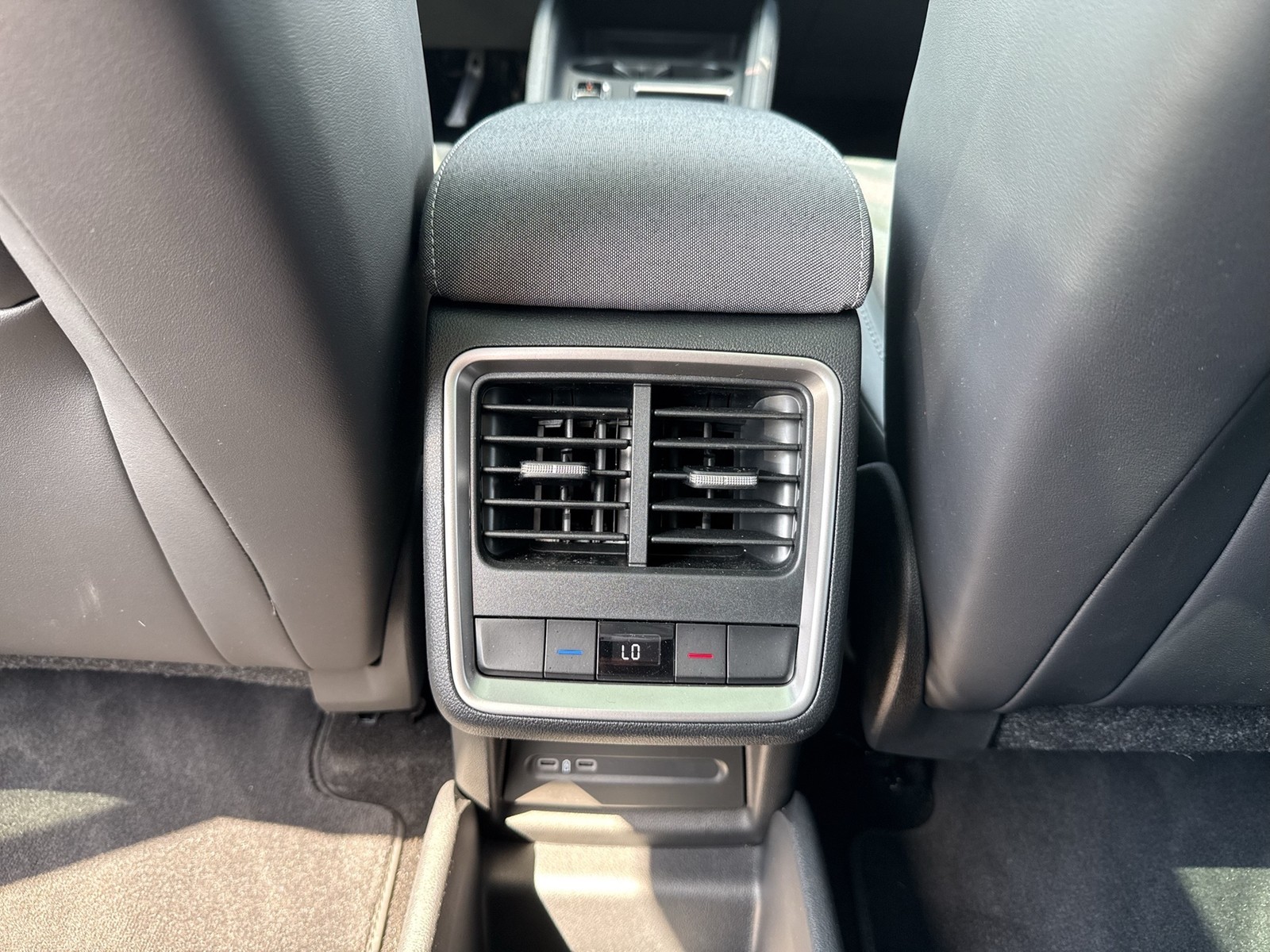 Skoda Enyaq 85 LOFT WÄRMEPUMPE PANO AHK CAM ACC LM20