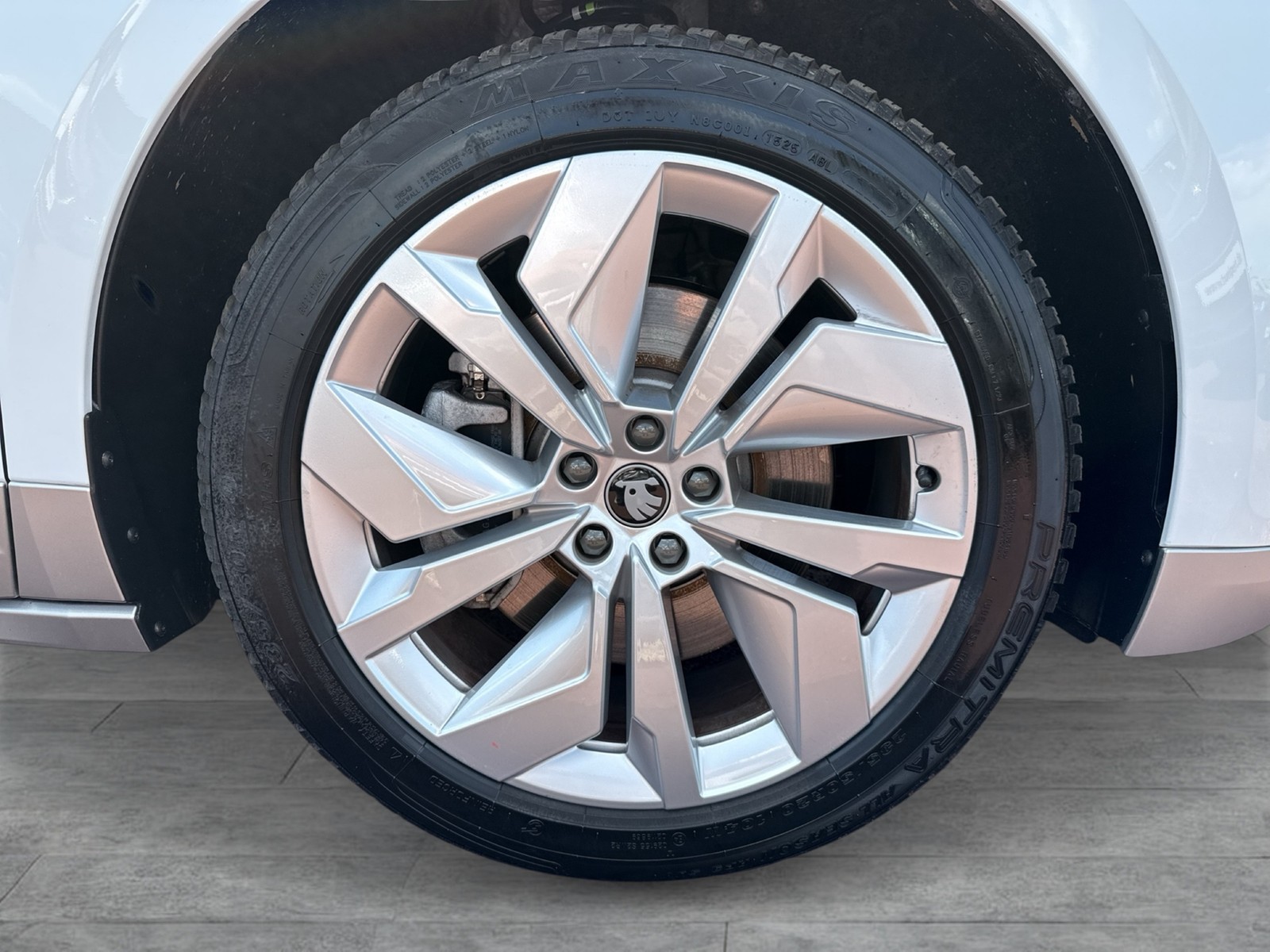 Skoda Enyaq 85 LOFT WÄRMEPUMPE PANO AHK CAM ACC LM20