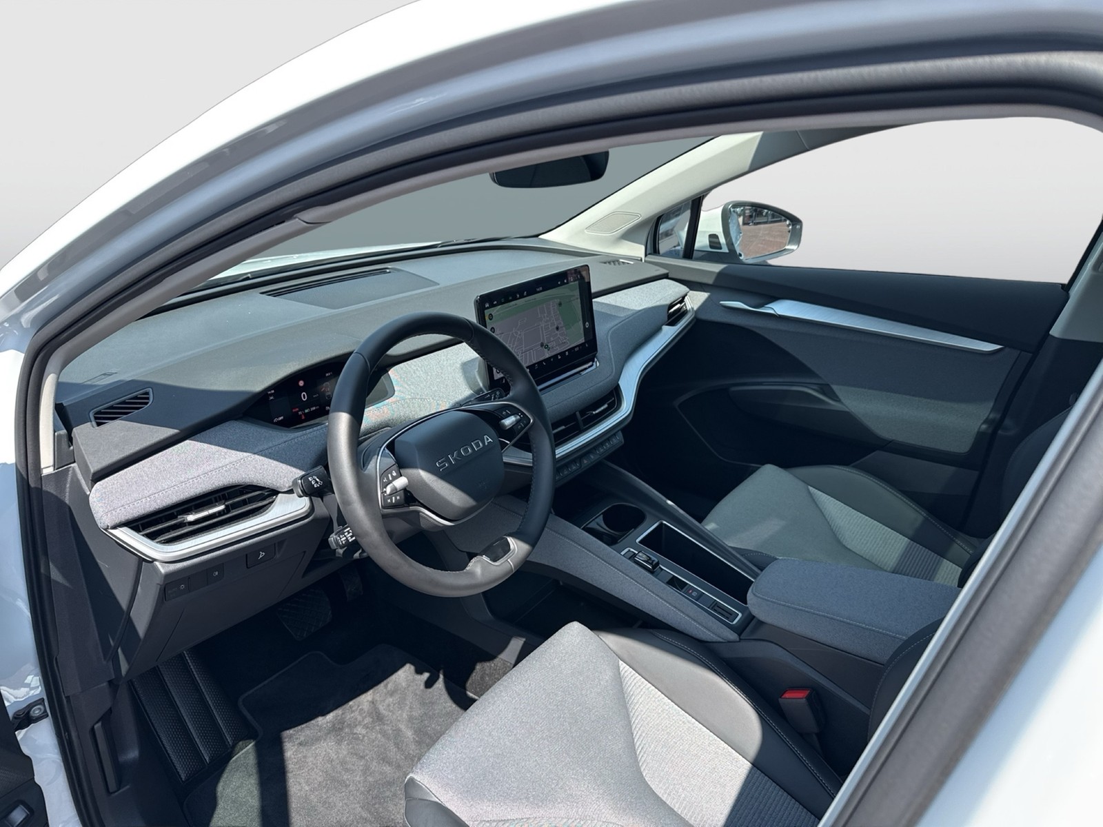 Skoda Enyaq 85 LOFT WÄRMEPUMPE PANO AHK CAM ACC LM20