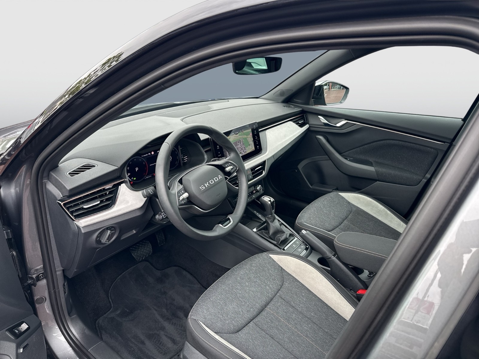 Skoda Kamiq 1.5 TOUR PANO CAM ACC LM18 MATRIX E-KLAPPE
