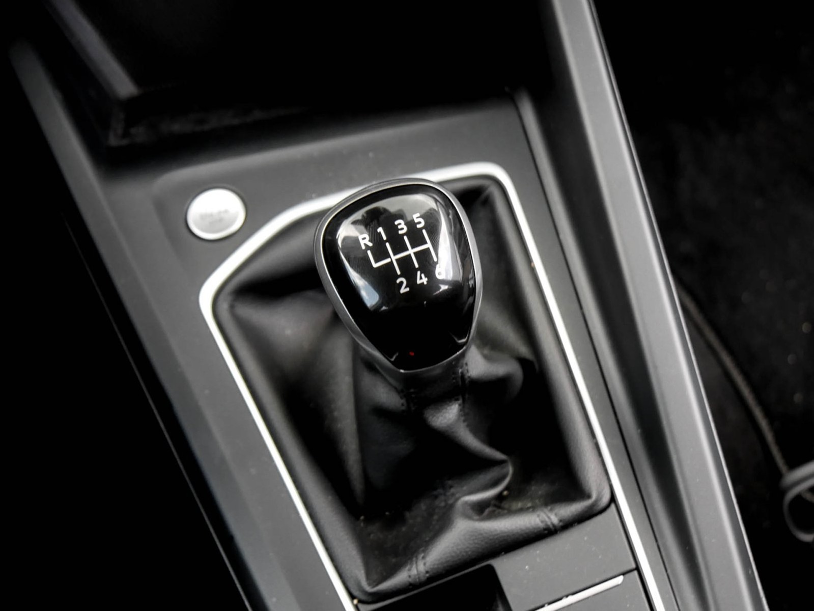 Volkswagen Golf VIII 2.0 SITZHEIZUNG KLIMAAUTOMATIK DAB+