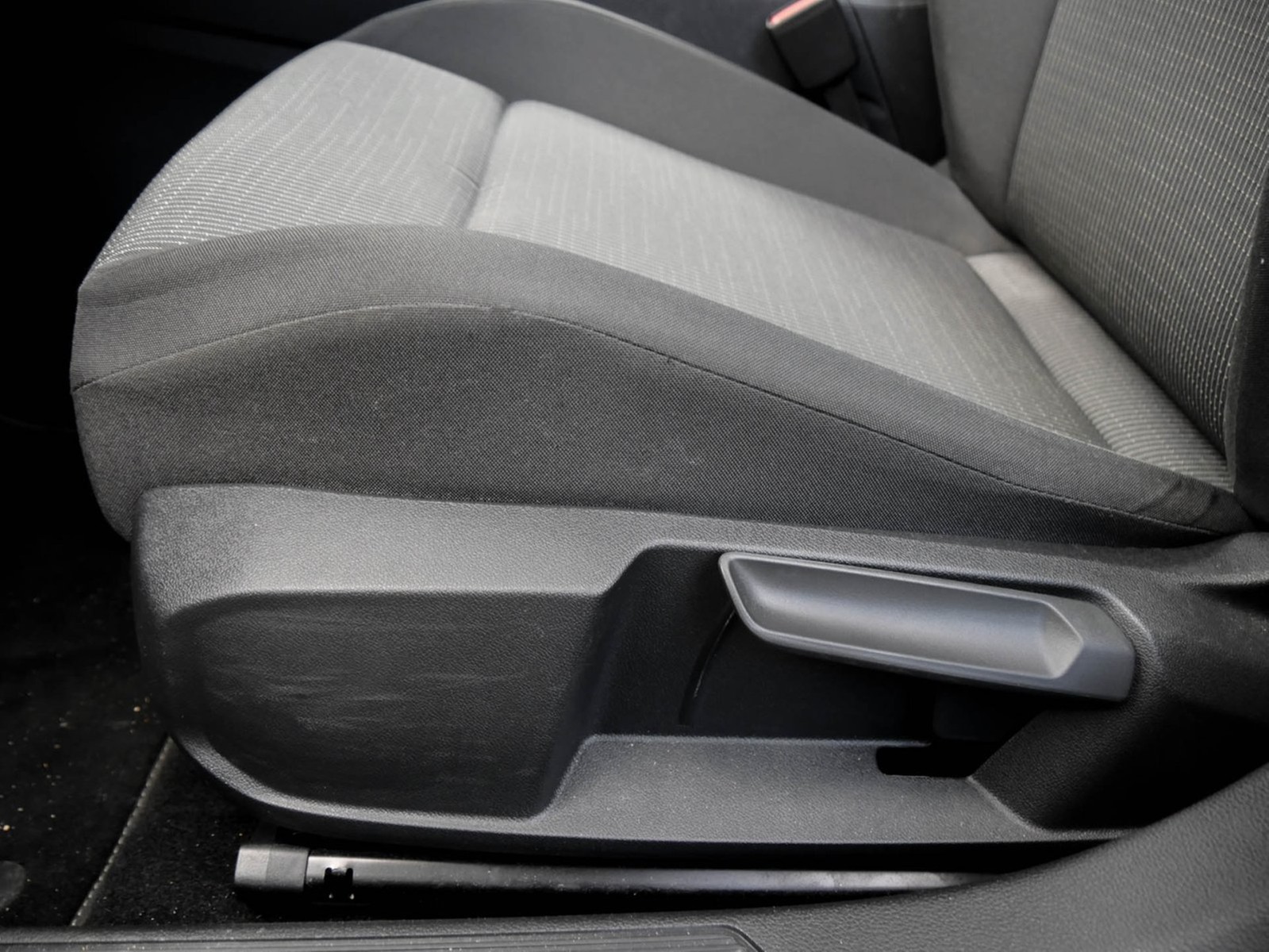 Volkswagen Golf VIII 2.0 SITZHEIZUNG KLIMAAUTOMATIK DAB+