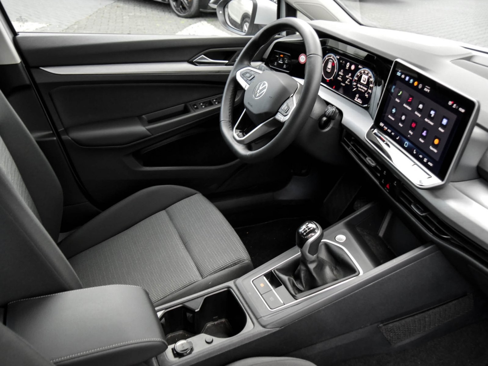 Volkswagen Golf VIII 2.0 SITZHEIZUNG KLIMAAUTOMATIK DAB+