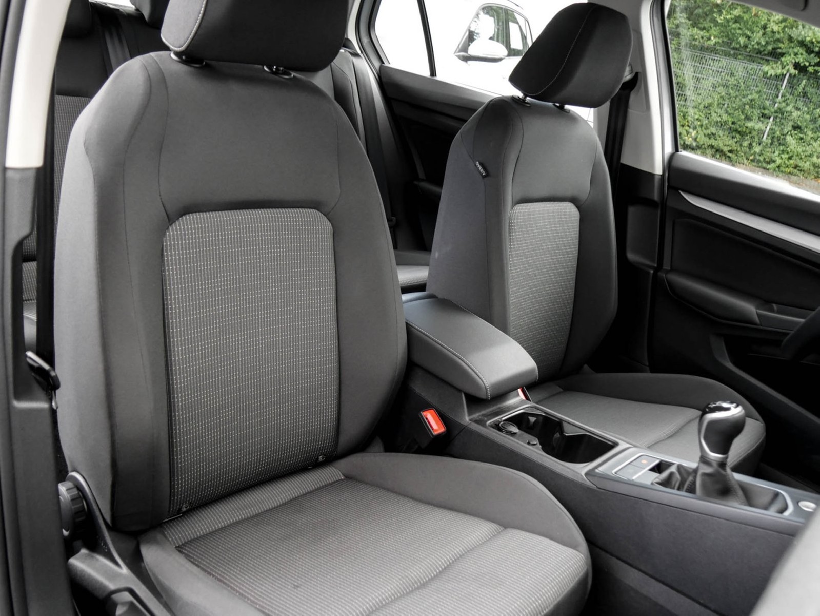 Volkswagen Golf VIII 2.0 SITZHEIZUNG KLIMAAUTOMATIK DAB+