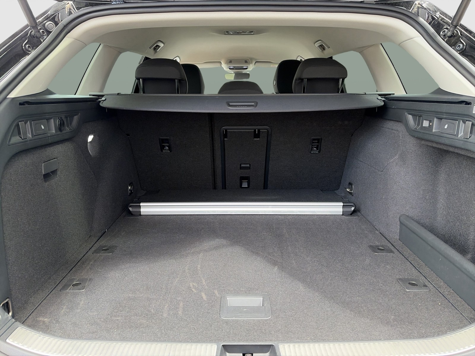 Skoda Superb Combi 2.0 AHK CAM ACC NAVI ALU CARPLAY