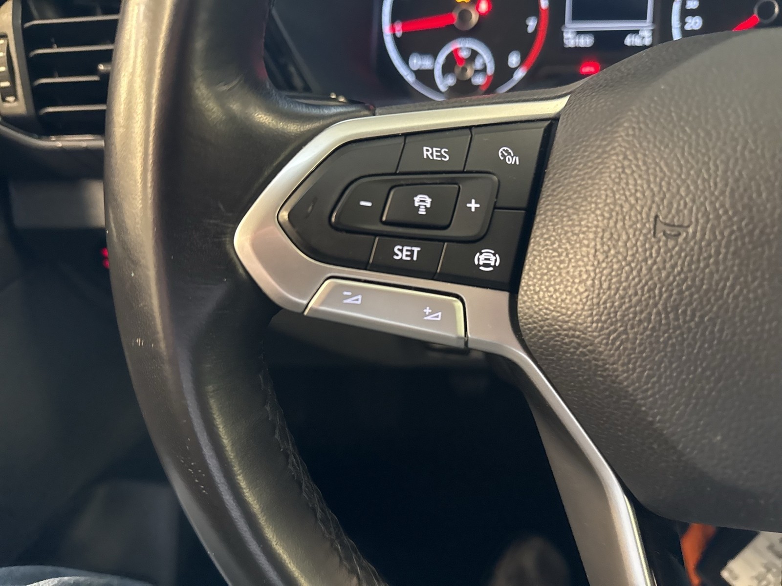 Volkswagen T-Cross 1.0 LIFE ACC ALU17" NAVI SITZHEIZ.