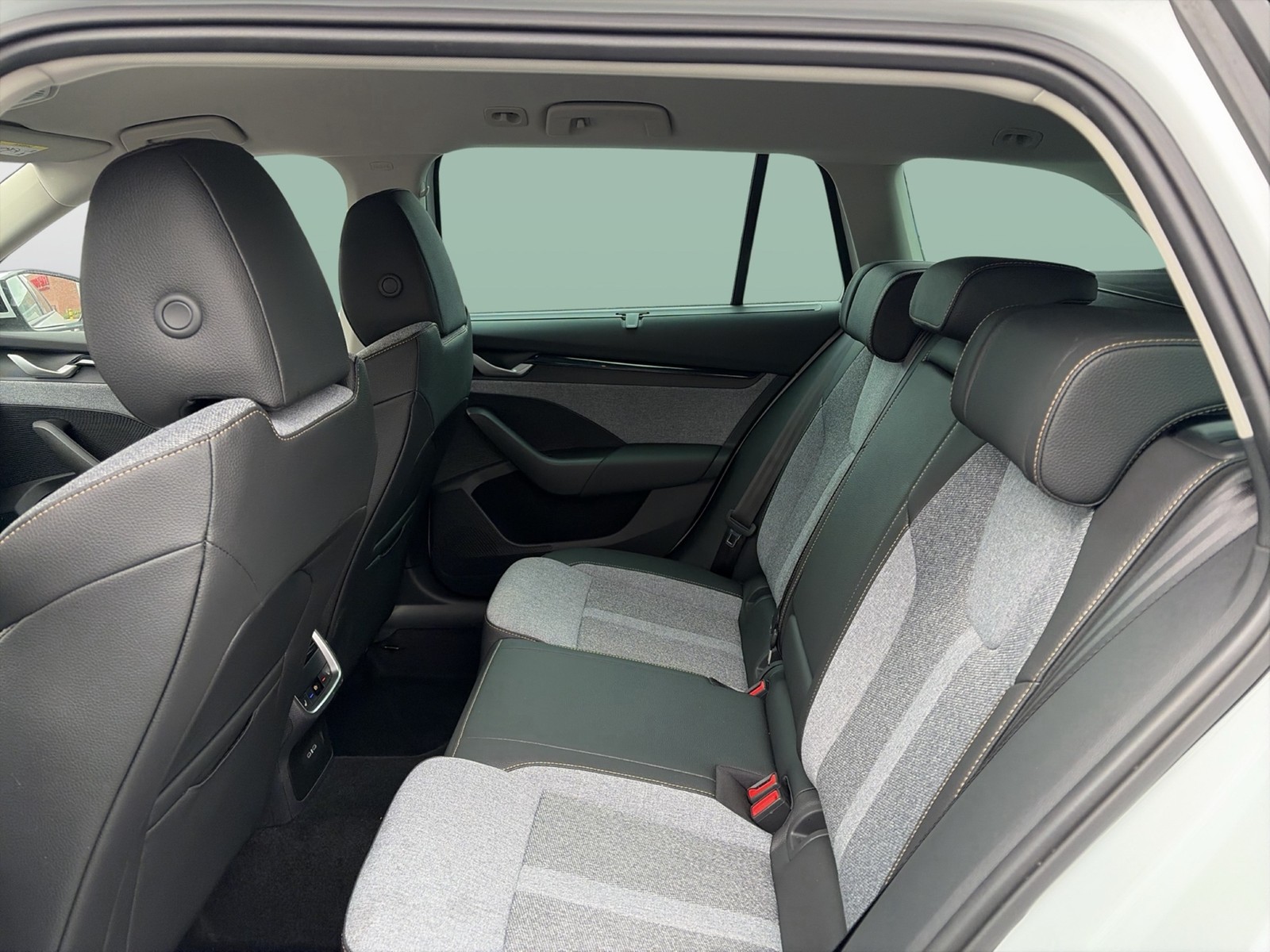 Skoda Octavia Combi 2.0 TOUR CANTON 360°CAM ACC MATRIX