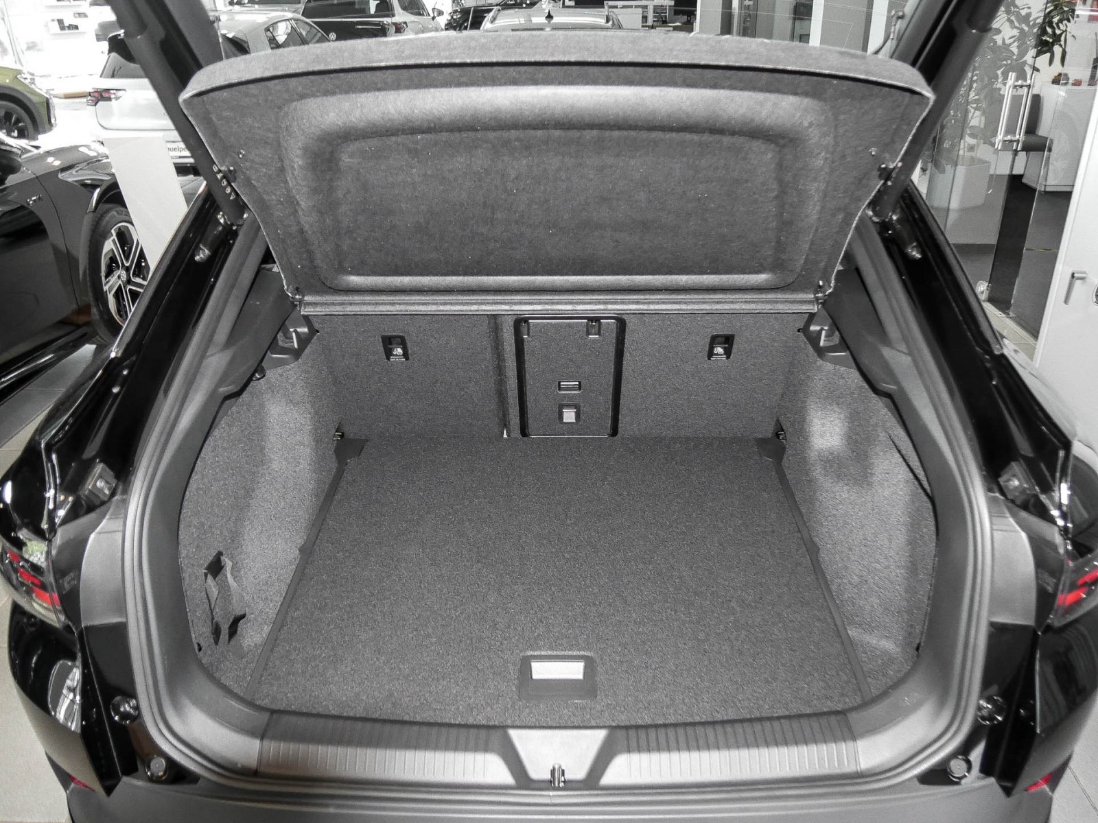 Volkswagen ID.5 PRO GOAL eSITZE AHK CAM eKLAPPE NAVI LM21