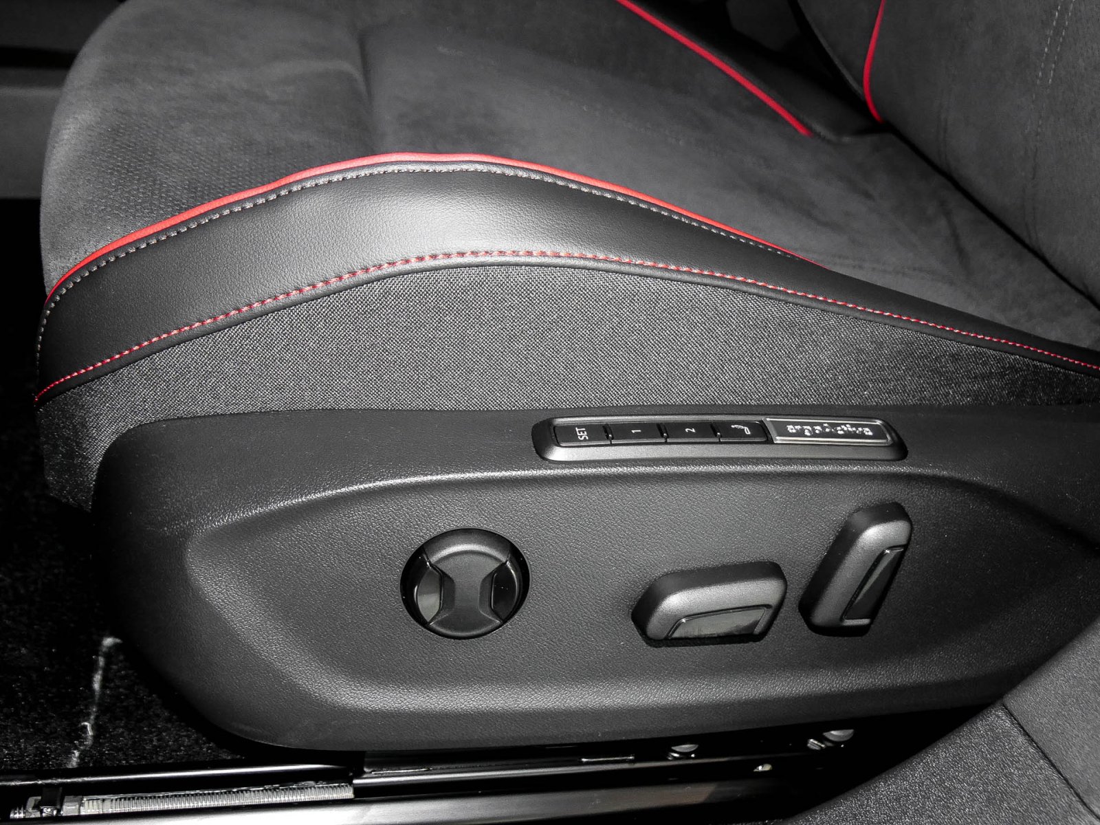 Volkswagen ID.7 GTX Tourer SMARTGLAS-PANO WÄRMEPUMPE LM20
