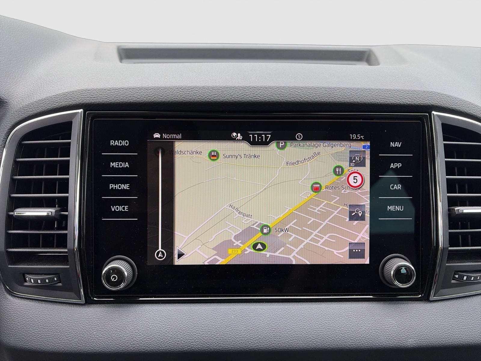 Skoda Karoq 1.5 TOUR PANO AHK 360°CAM ACC MATRIX NAVI