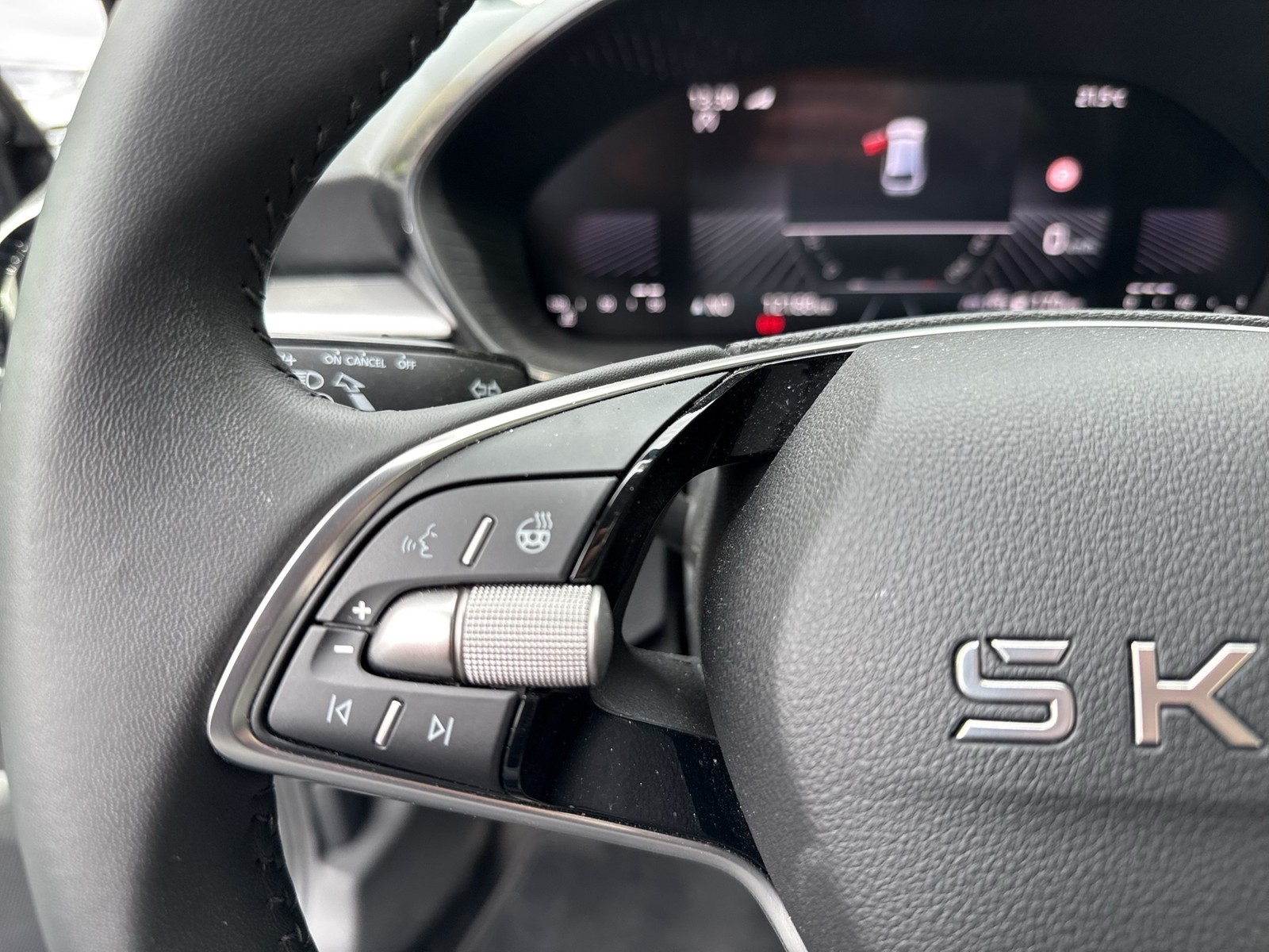 Skoda Fabia 1.0 TOUR CAM CARPLAY AHK-VORBEREITUNG ALU
