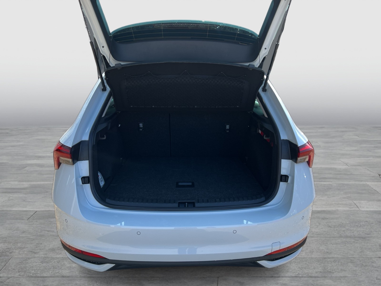 Skoda Scala 1.0 TOUR BLACKPACKAGE CAM CARPLAY MATRIX