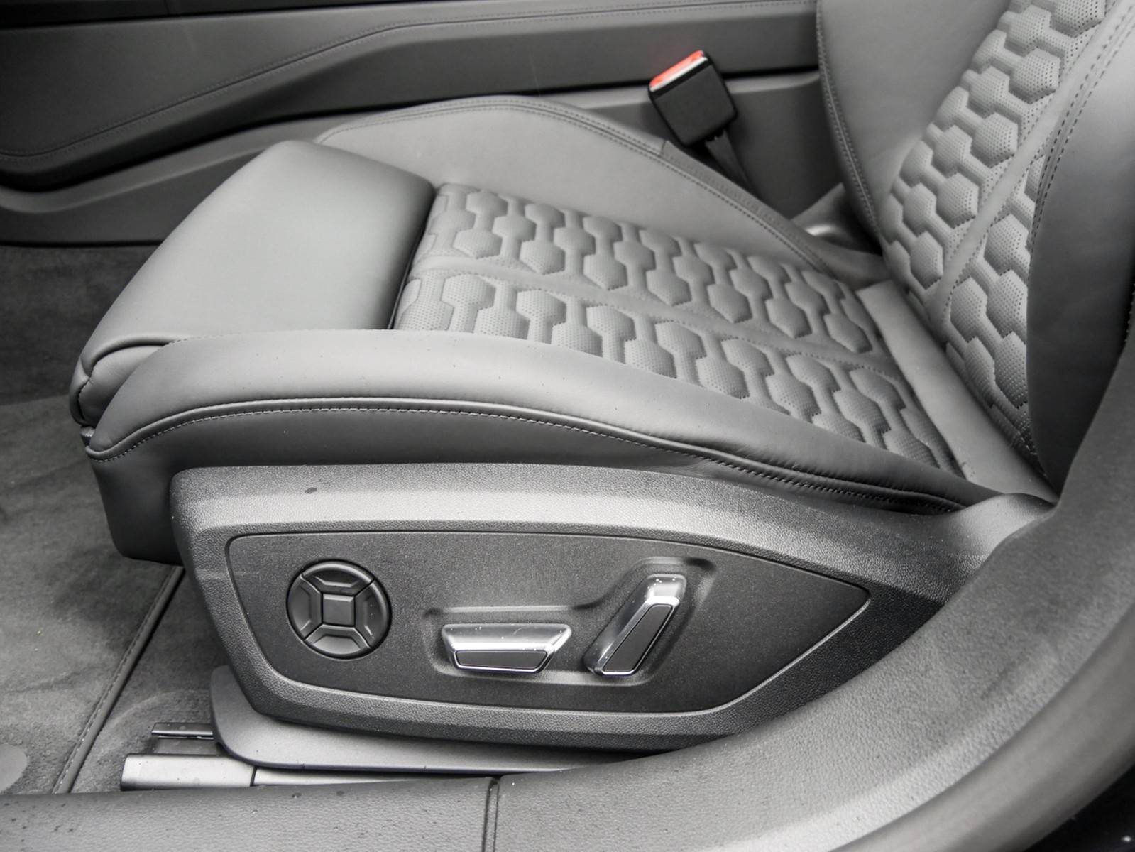 Audi RS7 Sportback quattro KERAMIKBREMSE PANO LM22