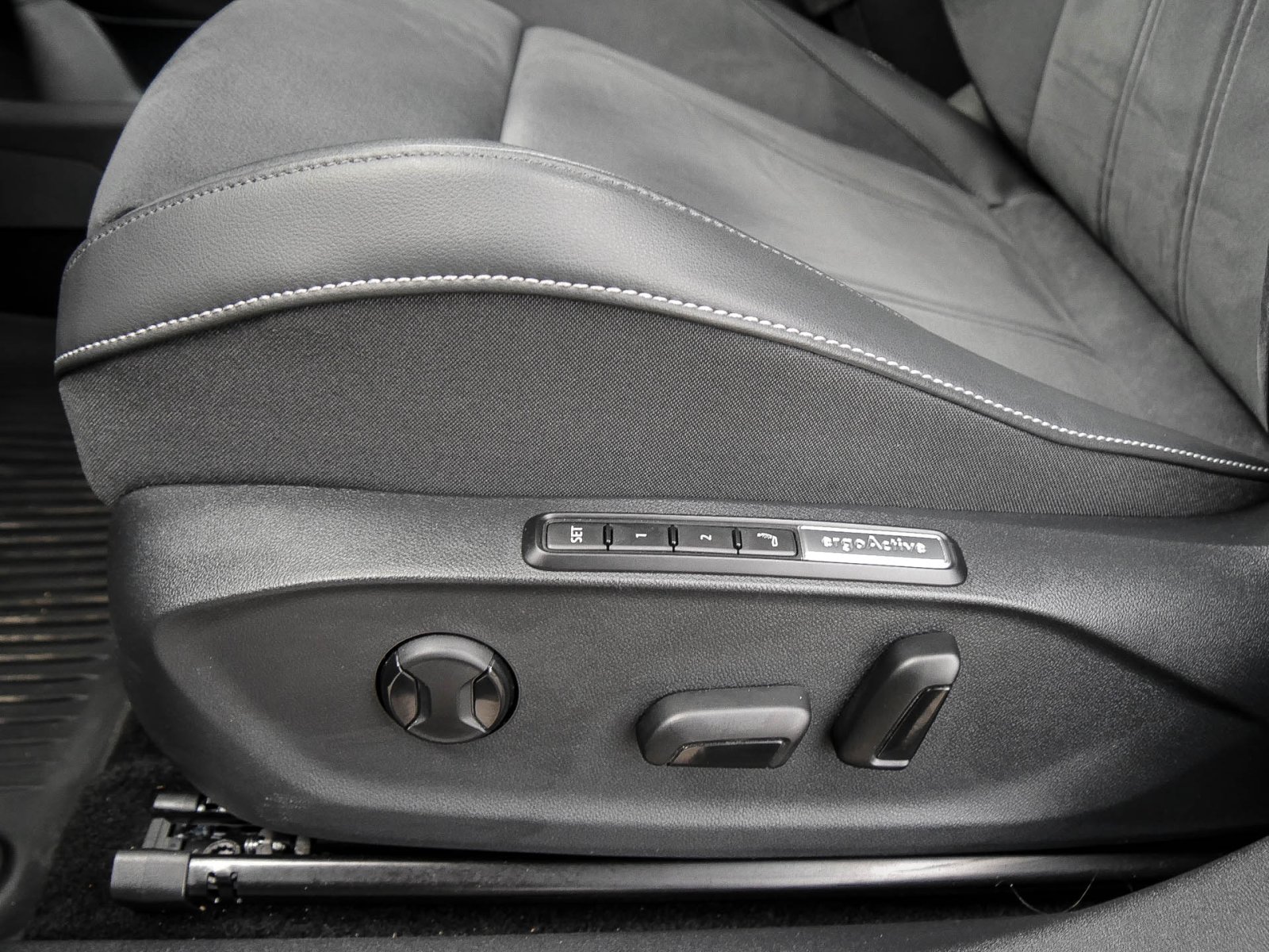 Volkswagen ID.7 Tourer PRO WÄRMEPUMPE 360°CAM ACC LM19 NAVI