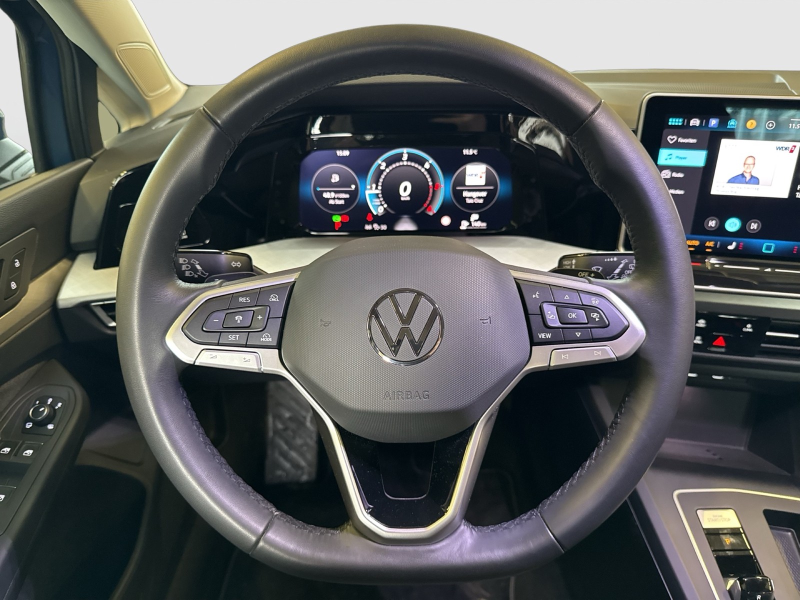 Volkswagen Golf VIII 2.0 LIFE FACELIFT CAM ACC CARPLAY LED+