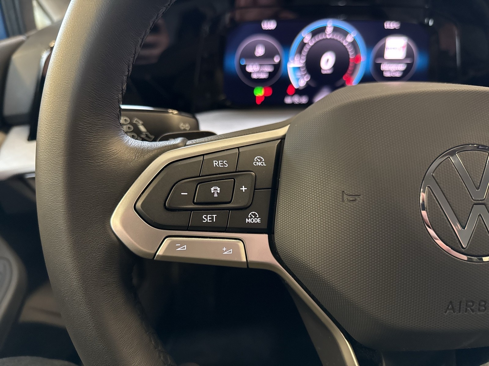 Volkswagen Golf VIII 2.0 LIFE FACELIFT CAM ACC CARPLAY LED+