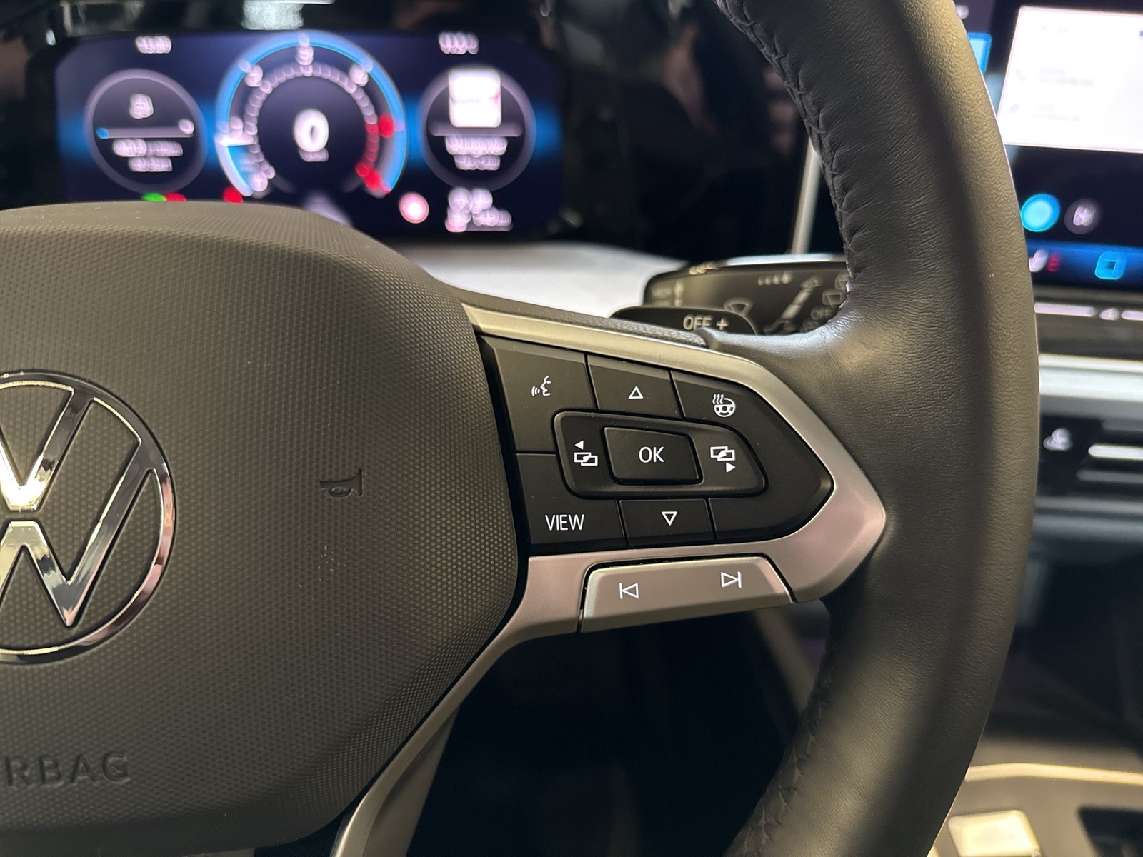 Volkswagen Golf VIII 2.0 LIFE FACELIFT CAM ACC CARPLAY LED+