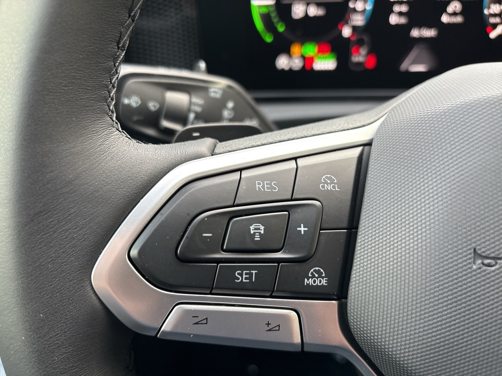 Volkswagen Tiguan 1.5 HYBRID LIFE CAM ACC LM18 CARPLAY