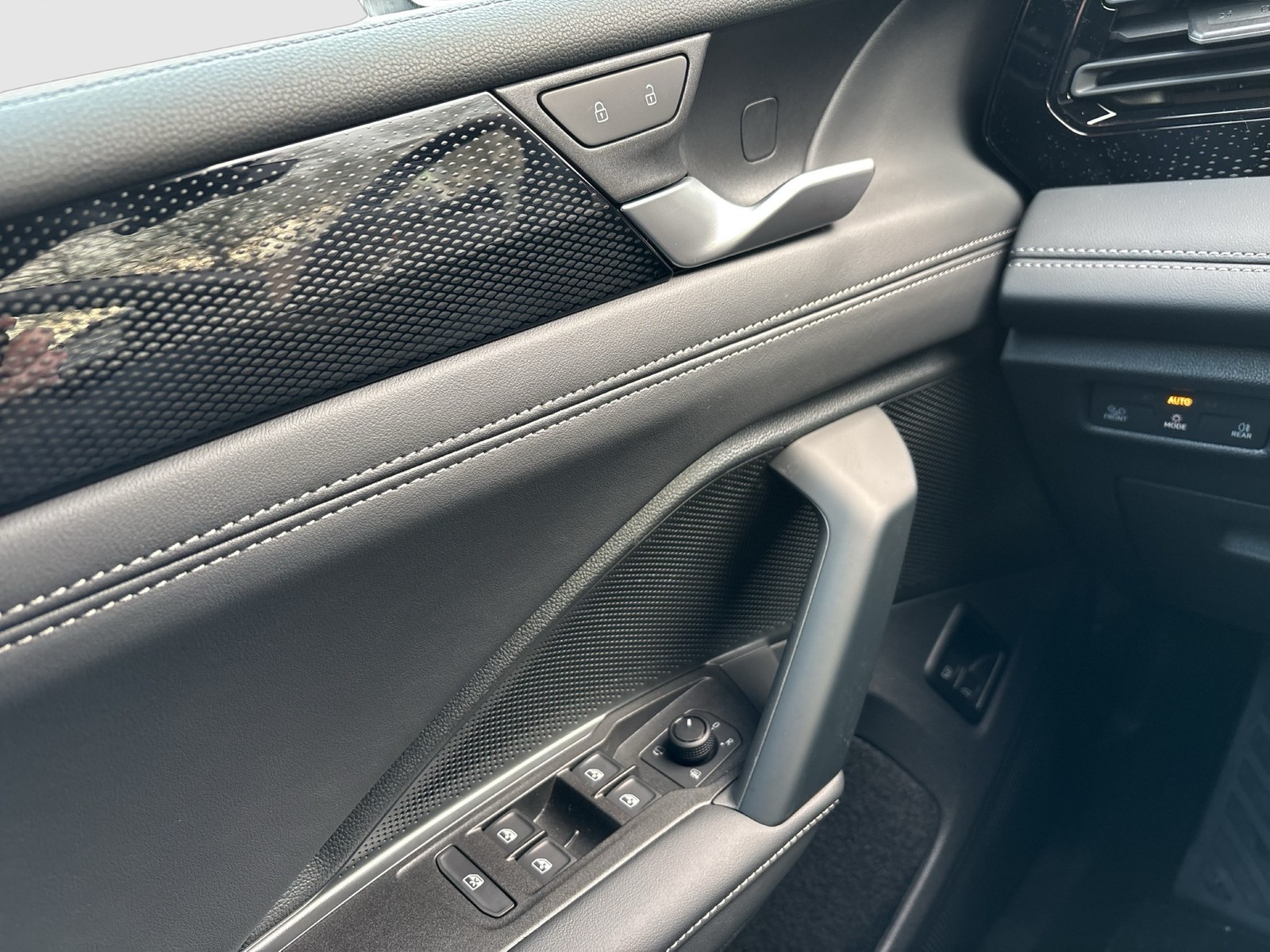 Volkswagen Tiguan 1.5 HYBRID LIFE CAM ACC LM18 CARPLAY