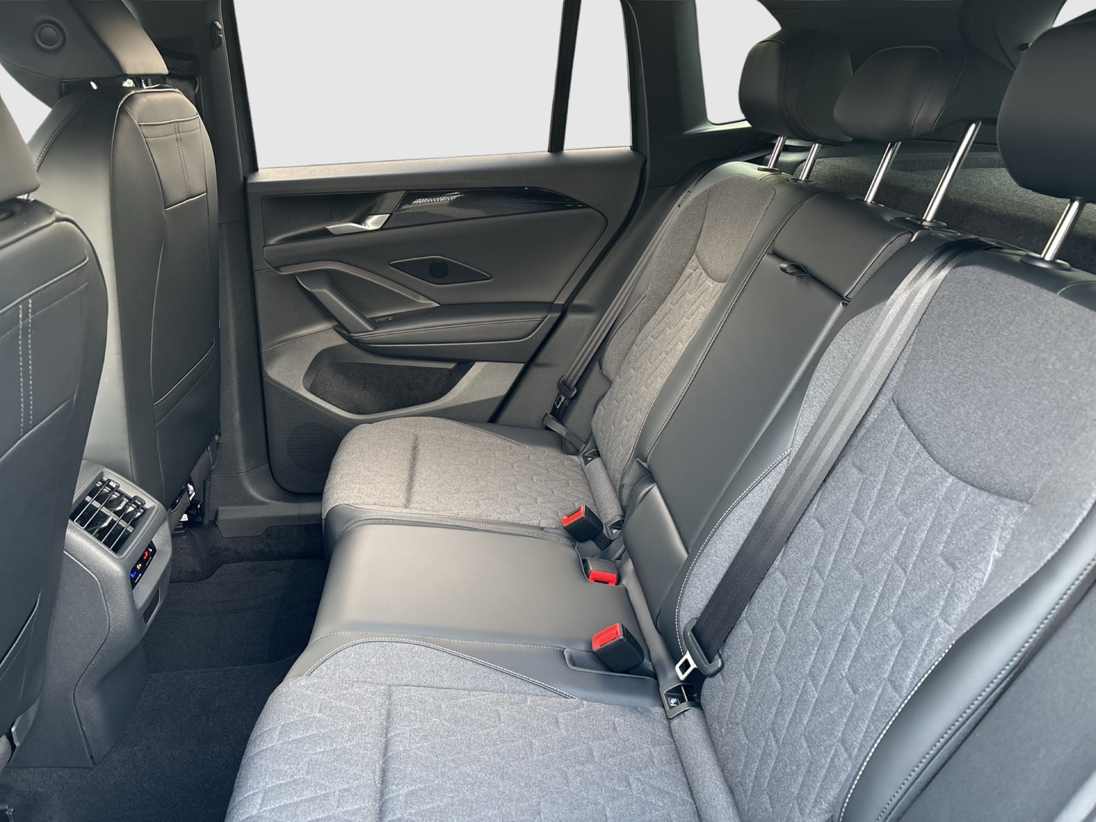 Volkswagen Tiguan 1.5 HYBRID LIFE CAM ACC LM18 CARPLAY