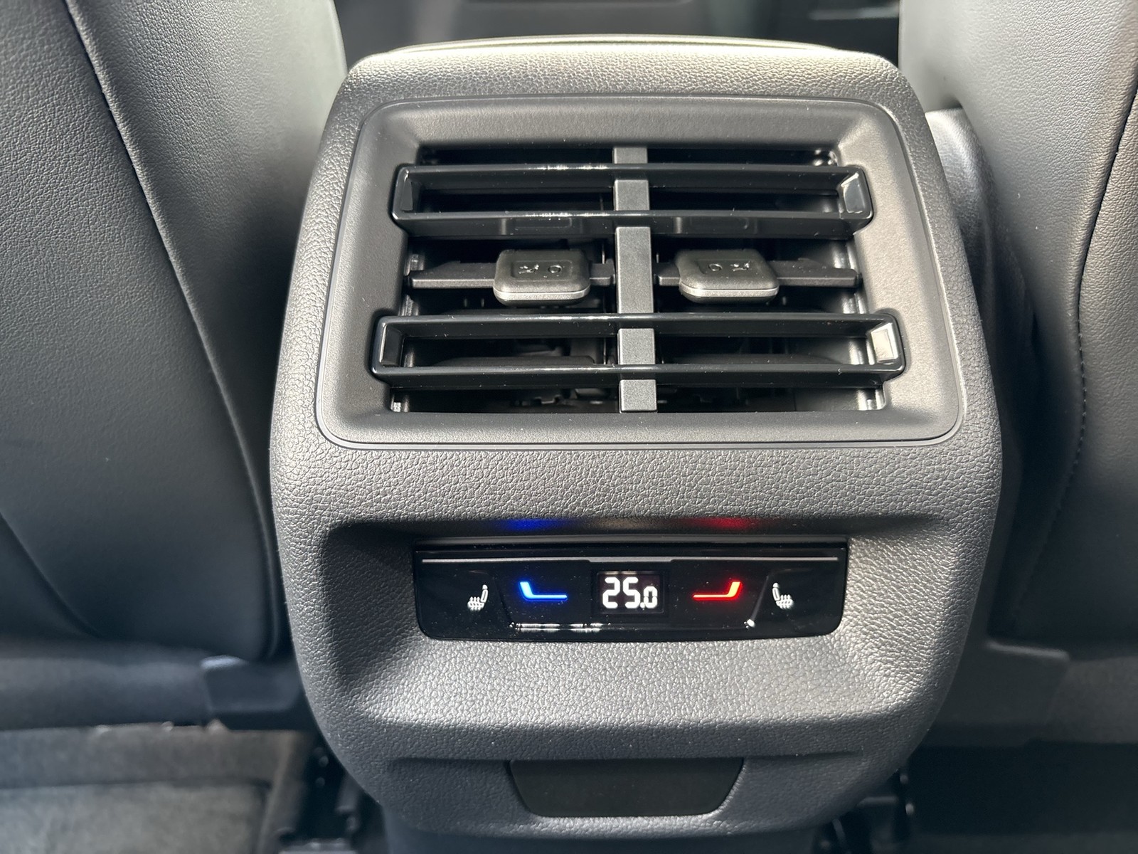 Volkswagen Tiguan 1.5 HYBRID LIFE CAM ACC LM18 CARPLAY