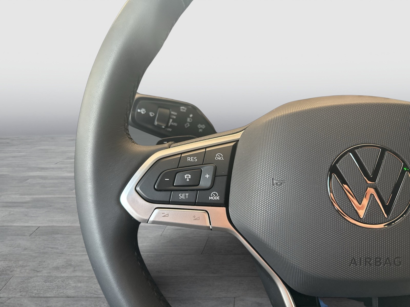 Volkswagen Tiguan 1.5 HYBRID LIFE CAM ACC LM18 CARPLAY