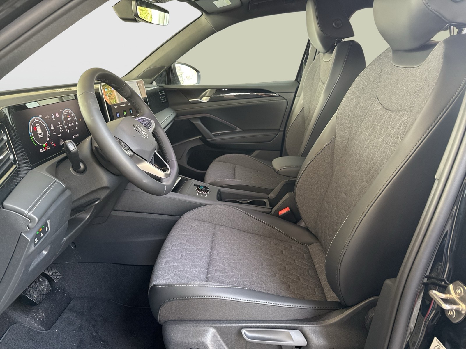 Volkswagen Tiguan 1.5 HYBRID LIFE CAM ACC LM18 CARPLAY